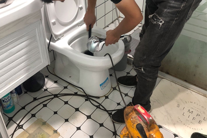 静海马桶堵塞自己疏通还是找师傅？专业上门服务让你省时更省心